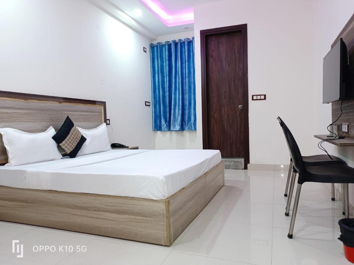 Hotel Red Velvet At Delhi Airport Ню Делхи Екстериор снимка