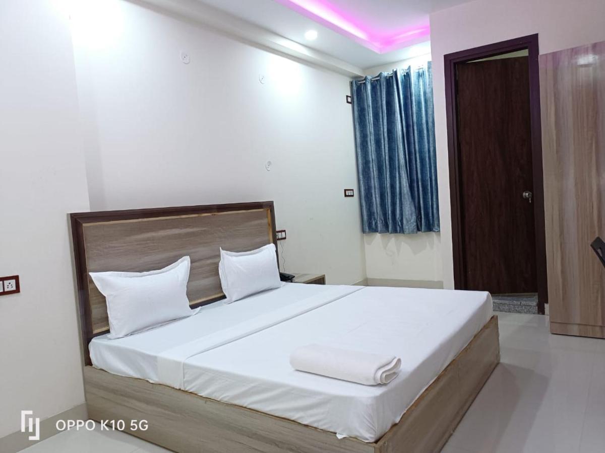 Hotel Red Velvet At Delhi Airport Ню Делхи Екстериор снимка