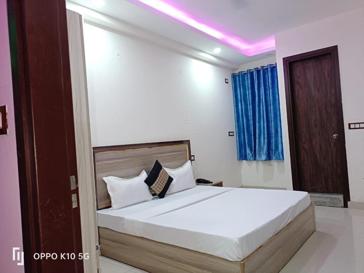 Hotel Red Velvet At Delhi Airport Ню Делхи Екстериор снимка